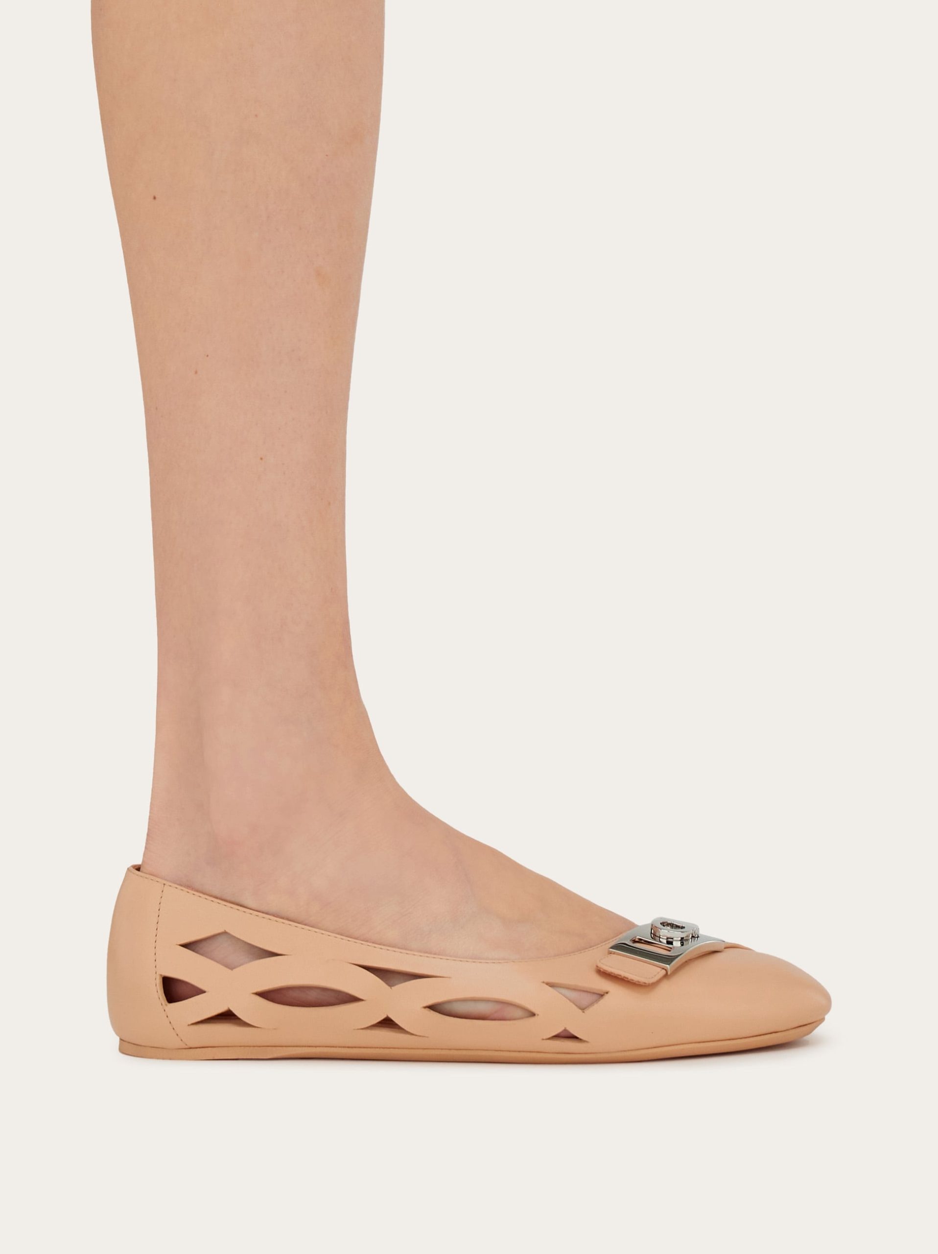 Ferragamo Hug buckle ballet flat - Image 5